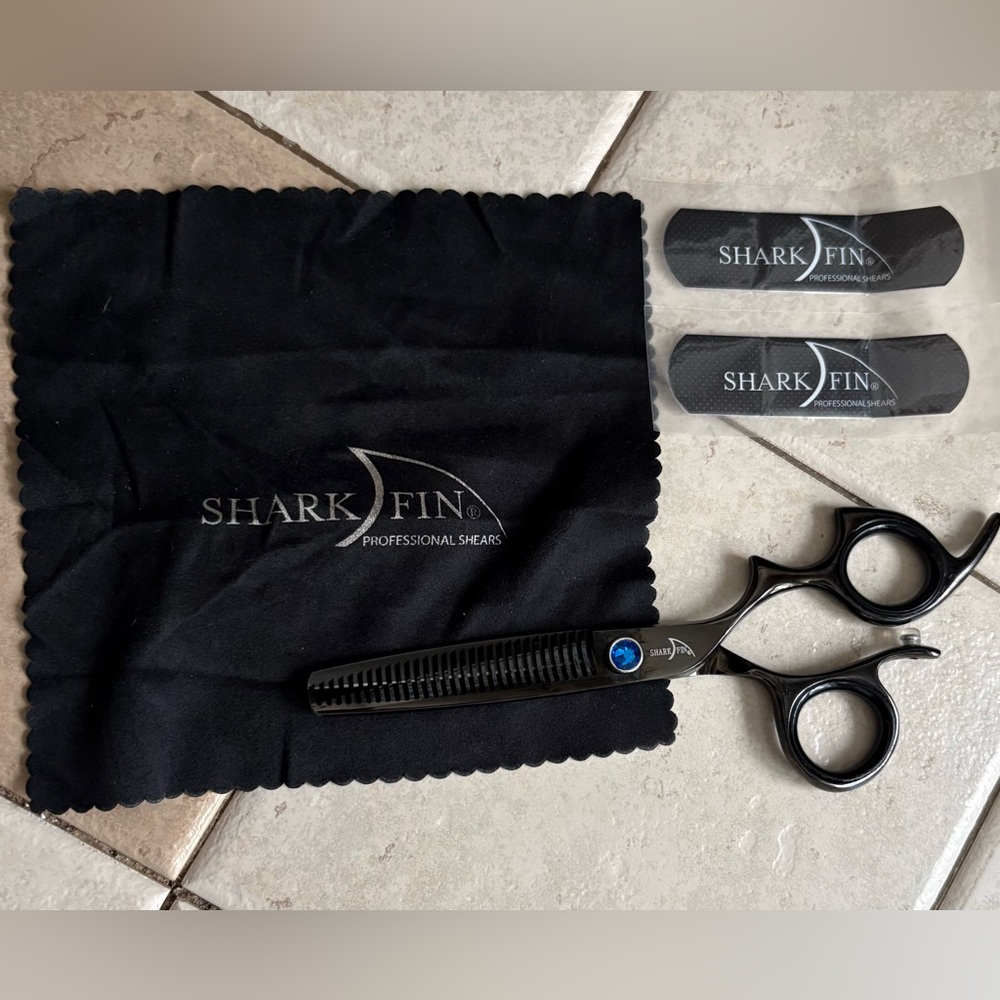 Shark Fin  Japanese  steel Professional Series 30-tooth thinning/blending shear